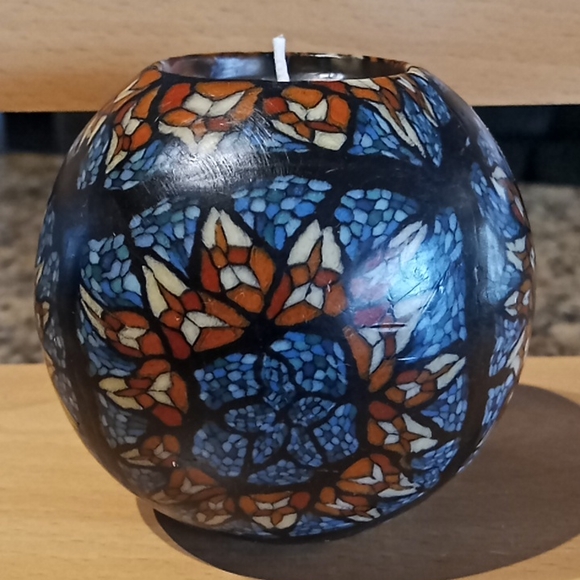 Set of 3 Candles with Metal Stand. 3 Different Beautiful Designs. - Picture 6 of 16